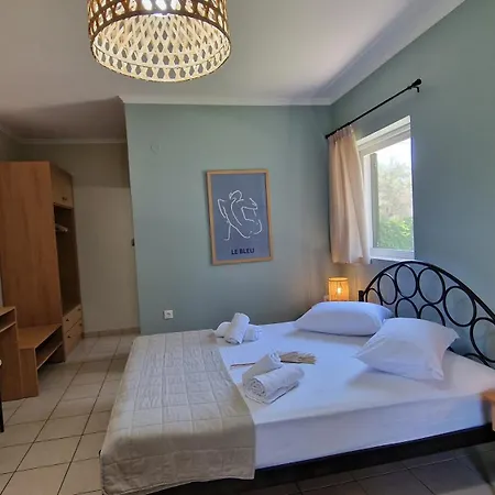 Daire Studios Niki B. *